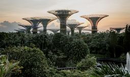 Hong Kong banks could shift more business to Singapore because of the war