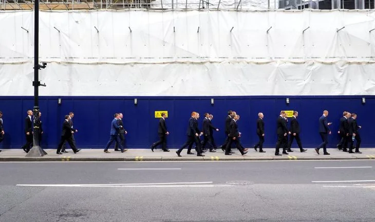 Morning Coffee: Why London bankers suffered in the last year of the bonus cap. Junior bankers' dream escape turns into endless grind