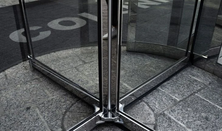 revolving door 