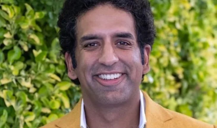 The ex-bank MD with a $10m+ settlement who's funding Tucker Carlson
