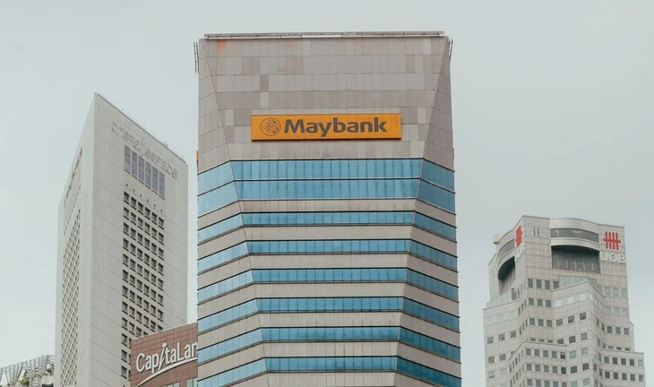 A Malaysian bank is stockpiling Chinese traders in Singapore